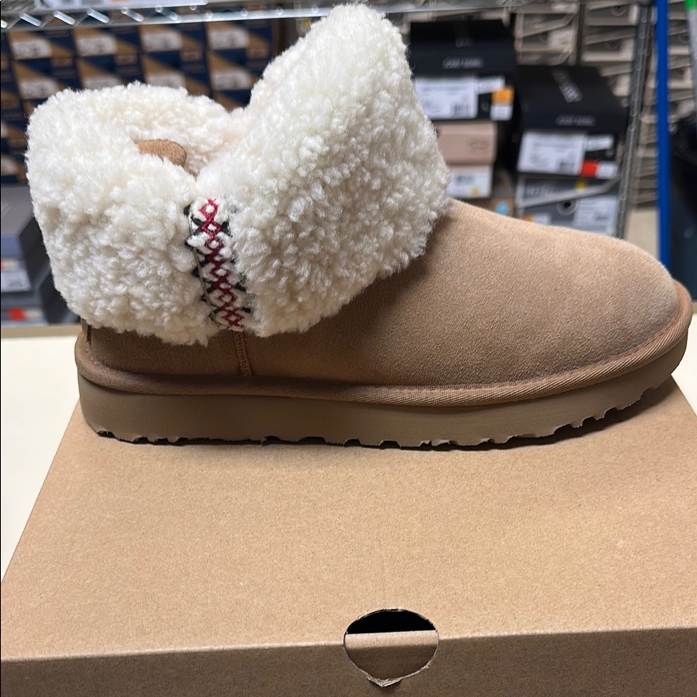 Brand new but one side faded. Ugg Ultra Mini Braid - Picture 6 of 15